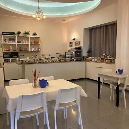 Hotel Iride Suite, Breakfast&brunch - Ideale Per Famiglie E Coppie 2*