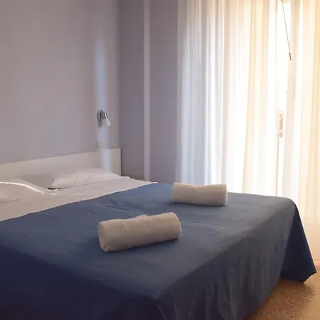 Hotell Angeles - Fronte Mare 3*