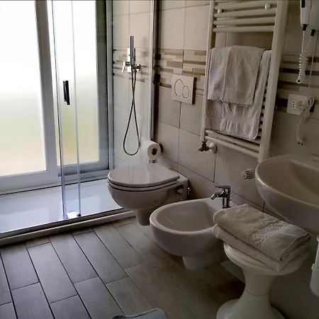 Iride Suite, Breakfast&brunch - Ideale Per Famiglie E Coppie Hotel 2*