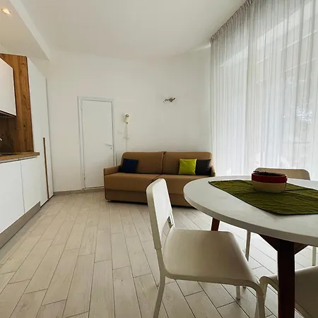 Hotel Iride Suite, Breakfast&brunch - Ideale Per Famiglie E Coppie 2*
