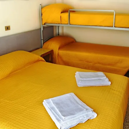 Montefiore Hotel *