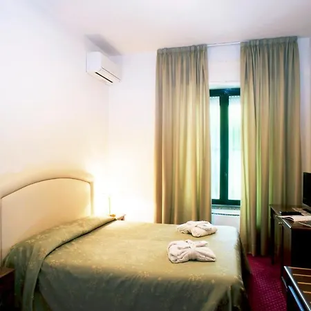 Otel Milano Helvetia - In Centro Con Piscina Riccione