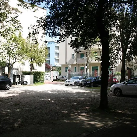 Milano Helvetia - In Centro Con Piscina Otel 3*