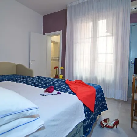 Hotel Iride Suite, Breakfast&brunch - Ideale Per Famiglie E Coppie Riccione