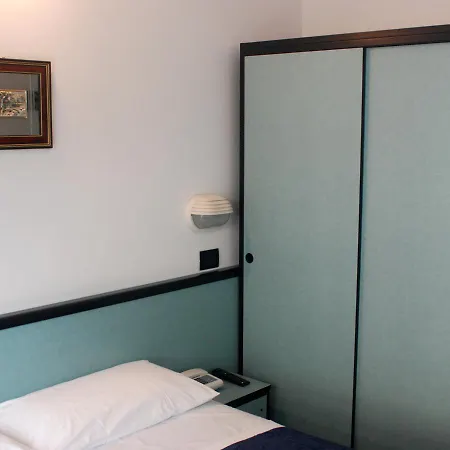Caravelle Hotel 2*