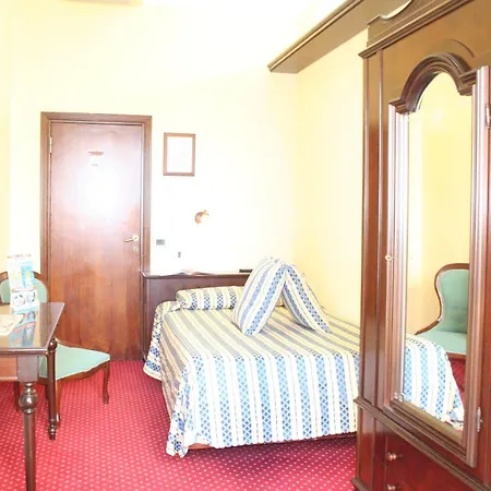 Milano Helvetia - In Centro Con Piscina 3*