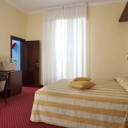 Otel Milano Helvetia - In Centro Con Piscina 3*