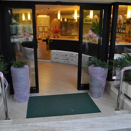 Monica Hotel