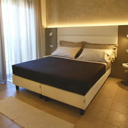 Hotel Monica 2*