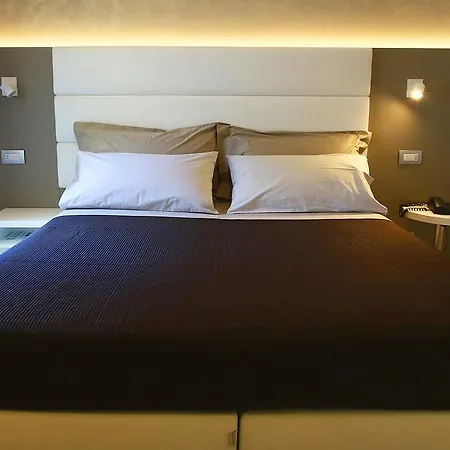 Hotel Monica