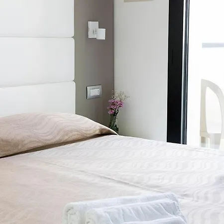 Monica Hotel 2*