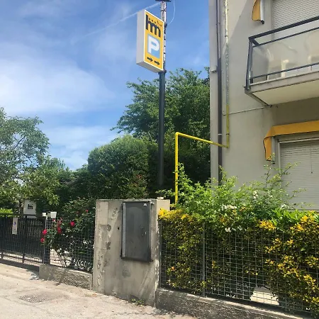 Hotel Marzia Con Piscina Riccione