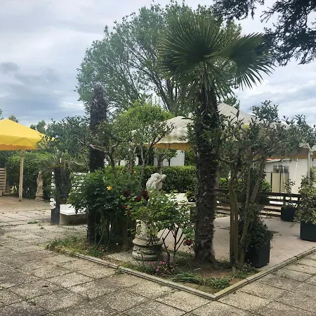 Marzia Con Piscina Hotel 3*