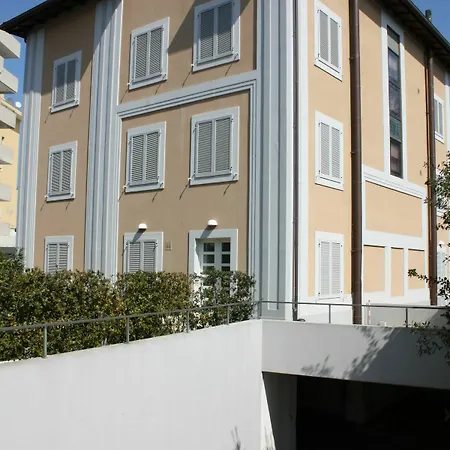 Ceccarini Aparthotel 2*