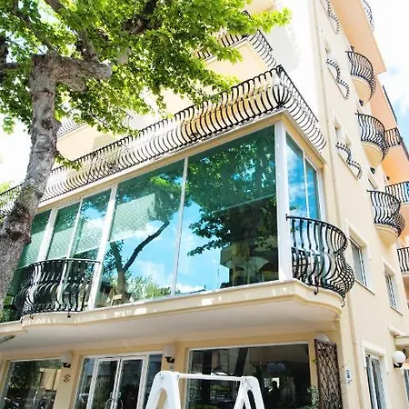 Aria Di Mare - Bed & Brunch In Centro A Riccione